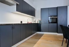Others 2 Sanders Arrow - Chic 3-bdr Apt w City View