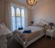 Phòng ngủ 4 Elegant Georgian 1 Bed Apartment in Herne Bay