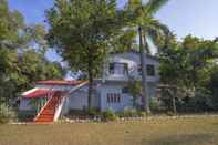 Bên ngoài Maharaja Kothi