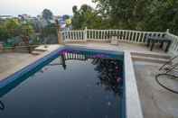 สระว่ายน้ำ Narmade River View Resort