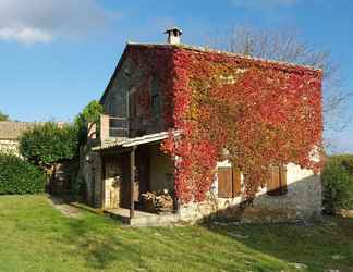 Bên ngoài 2 Silence and Relaxation for Families and Couples in the Countryside of Umbria