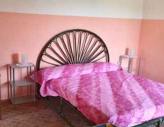 Bedroom 2 Michelangelo House, Mono