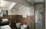 In-room Bathroom 2 Faro Bianco Bb Fronte Mare