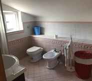 In-room Bathroom 4 Lovely 60sqm Apartment With Balcony and View of the Pine Forest