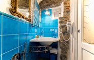 In-room Bathroom 2 Via Mazzini