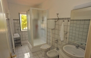 In-room Bathroom 7 Villa Anni