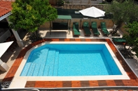 Swimming Pool Villa Anni