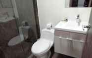In-room Bathroom 7 Hotel Basan Plaza