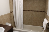 In-room Bathroom Royal Budget Inn