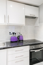 Kamar Tidur 4 Modern 1-bedroom Apartment Next to Oxford st