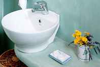 In-room Bathroom Ocean Villa 1 for 6 in Kythnos