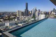 Swimming Pool Fortitude Valley Apartments by CLLIX