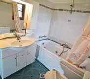 In-room Bathroom 5 Hot Tub Cottage Kalymnos