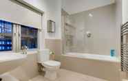 In-room Bathroom 7 Modern 2 Bed & 2 Bath- Leicester Square