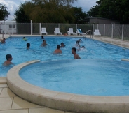 Swimming Pool 2 Gîtes et chambres d'hôtes de Kernejeune