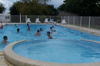 Swimming Pool Gîtes et chambres d'hôtes de Kernejeune