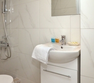 In-room Bathroom 6 Quiet apartment at the center of Glyfada