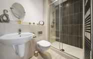 In-room Bathroom 7 London Heathrow Living Holywell Serviced Houses