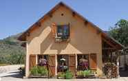 Exterior 7 Ferme Auberge Le Cochon du Madres