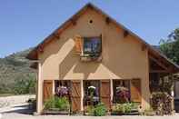 Exterior Ferme Auberge Le Cochon du Madres