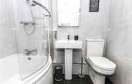 In-room Bathroom 4 Pullman House Serviced Apartments