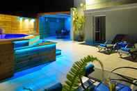 Swimming Pool Luxury Sea View Penthouse with Hot Tub