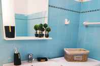 In-room Bathroom Cozy, Modern And Shiny Flat Near Center & Port