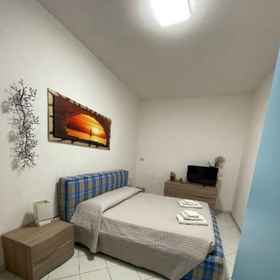 Apartment in Villa with Swimming Pool 20 Meters from the Sea 1, 酒店 Portopalo di Capo Passero