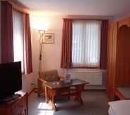 Bedroom 7 Gartenhaus by Ochsen Lenzburg