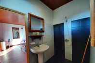 Toilet Kamar Ella Village View Homestay