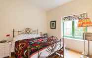 Kamar Tidur 5 Delightful Cottage for 2 set Within Pretty Garden