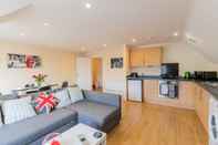 Common Space 2-bedroom Penthouse, Clockhouse, Hoddesdon