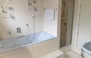 In-room Bathroom 6 Pension Zum Adler