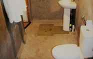 Toilet Kamar 7 Sea View Clay House Dikwella