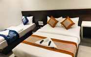 Bedroom 3 Hotel Flora Suites