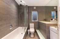 Toilet Kamar Charming Apartment Close to Notting Hill