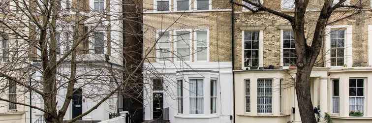 Bangunan Charming Apartment Close to Notting Hill