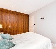 Bedroom 3 Charming Apartment Close to Notting Hill