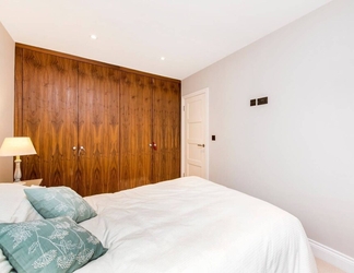 Bedroom 2 Charming Apartment Close to Notting Hill