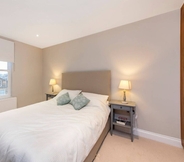 Bedroom 6 Charming Apartment Close to Notting Hill