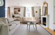 Common Space 2 Fantastic 5 Bed House in Kensington Near Museums