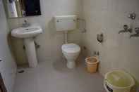 In-room Bathroom Hotel Shraddha
