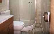 In-room Bathroom 2 Dogal Yasam Oteli