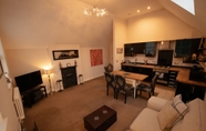 Common Space 4 Modern 2nd Floor, 1 bed Apartment in the Heart of