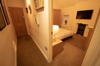 Bedroom 4 Modern 2nd Floor, 1 bed Apartment in the Heart of