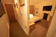 Bedroom Modern 2nd Floor, 1 bed Apartment in the Heart of