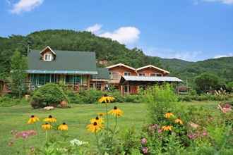 Exterior 4 Yanggaksan Pension