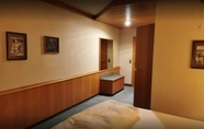 Bedroom 2 Hotel Ritter Sakira