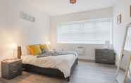 Bedroom 5 UR STAY - Jewellery Apartments