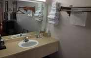 Toilet Kamar 3 Twelve Oaks Inn